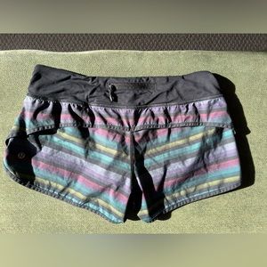 LULULEMON Speed Up Low-Rise Lined Short 2.5", stripe design, Women Size 6